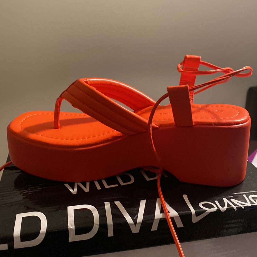 Orange platform - Picture 3 of 3